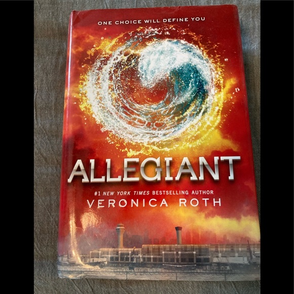Divergent Trilogy • Allegiant by Veronica Roth • Hardcover Edition • EUC - Picture 3 of 5